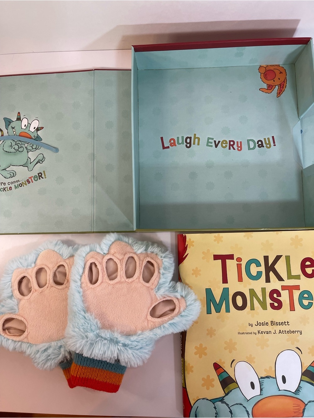 New Tickle Monster Laughter Kit Tickle Mitts by Josie Bissett English Hardcover
